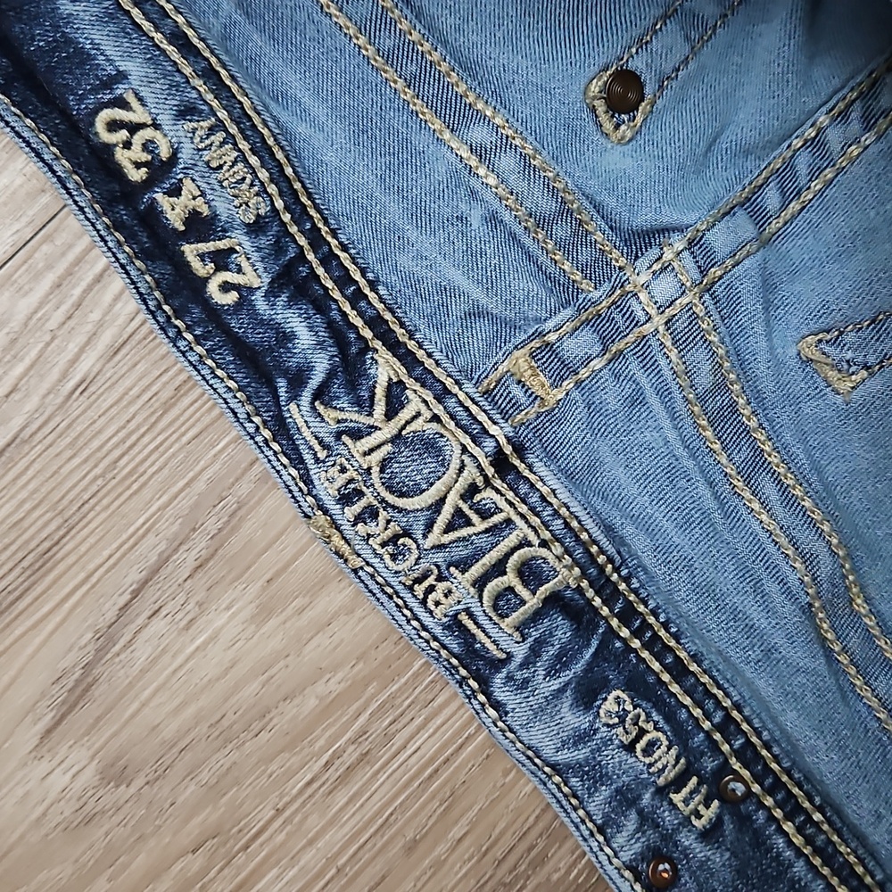 Buckle Women's Faded Blue Skinny Jeans - Picture 8 of 16